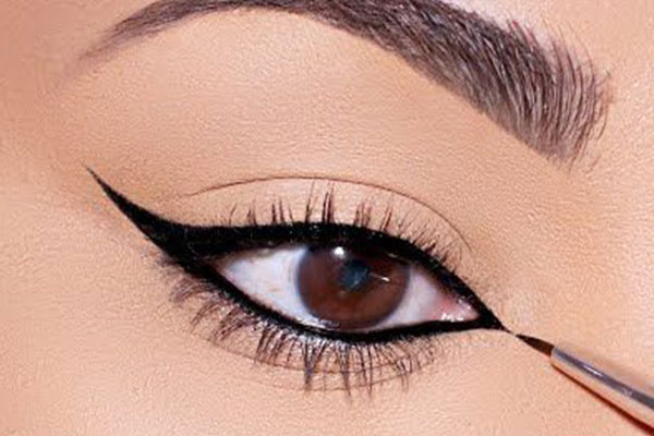 خط چشم گربه ای