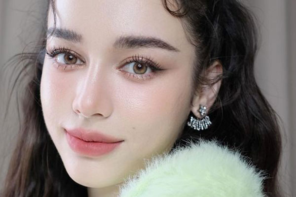 میکاپ دخترانه صورتی