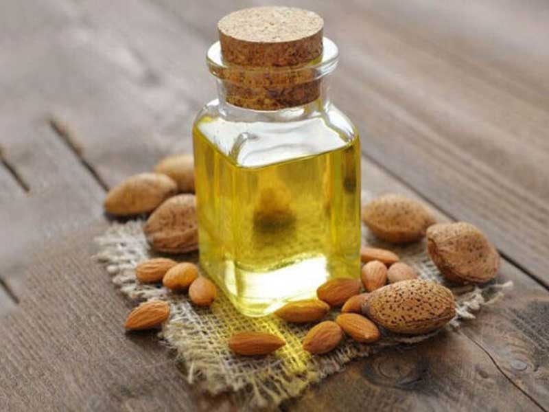 بهترین روغن های طبیعی برای رشد و تقویت ابروها روغن بادام شیرین