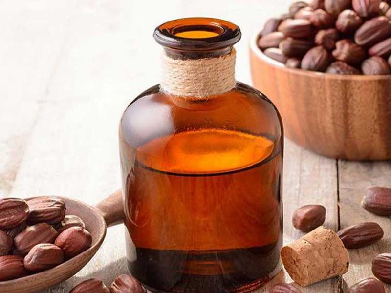 روغن جوجوبا بهترین روغن های طبیعی برای رشد و تقویت ابروها